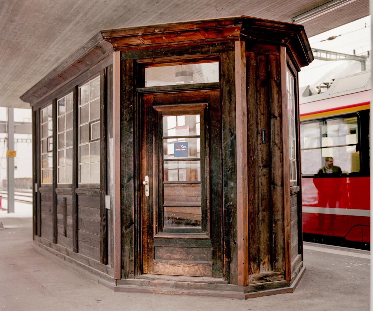 waiting room trainstation